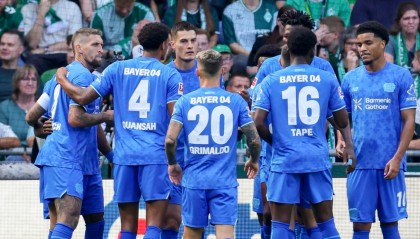 神剧情！滕哈格不敢相信：多踢1人，连丢2球，补时惨遭绝平